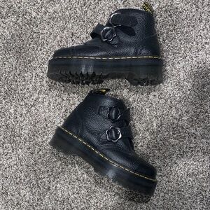Dr Martens Devon Flower Boot
